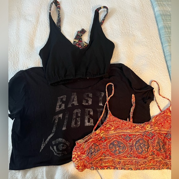 La Hearts Tops - 3 light summer tops bundle